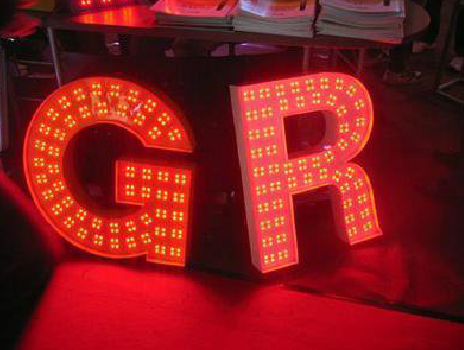  三台LED发光字有哪些优势？